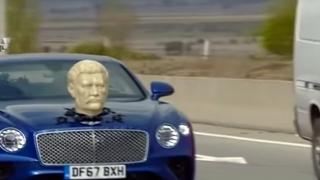 Джереми Кларксън откачи? Обикаля Грузия с Bentley с бюст на Сталин на капака (ВИДЕО)