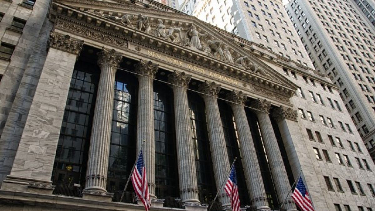Dow Jones затвори на рекордно високо ниво вчера, а петролът..