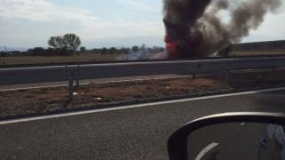 Извънредно в БЛИЦ! Смразяващо кръвта ВИДЕО показва огнения ад на "Тракия", гледката е страшна! (СНИМКА)