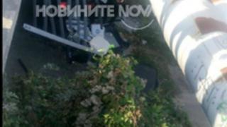 Това е колата, която падна в река "Перловска" в столицата! (СНИМКИ)
