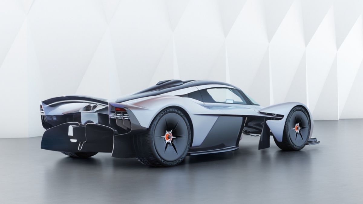 Изумително! Чуйте как звучи хиперколата Aston Martin Valkyrie (АУДИО)