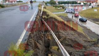 Десетки хора в паника за живота си след водния ад в Сарафово