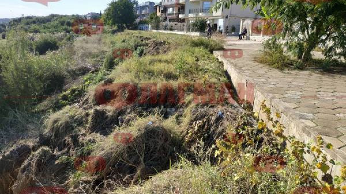 Апокалипсисът в "Сарафово" може за миг да "погълне" мега тузарски къщи за милиони (СНИМКИ)