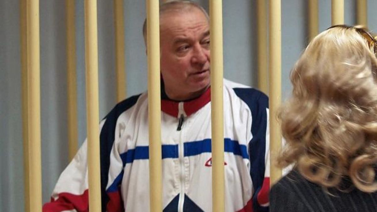 Историята на Скрипал или как с „меден капан” и млада засукана мома полковникът от ГРУ е прикоткан от Ми-6 (СНИМКИ)