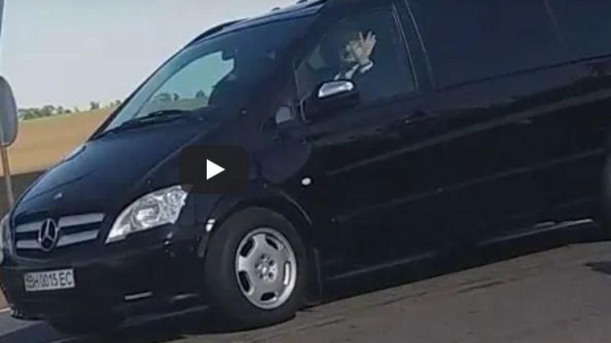 Уникално ВИДЕО! Порошенко сам вози Бойко Борисов по трасето Одеса-Рени