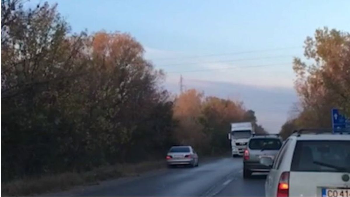Лудост на Околовръстното в София, бивш шофьор на политическа партия сее смърт с Мерцедеса си (ВИДЕО)