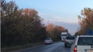 Лудост на Околовръстното в София, бивш шофьор на политическа партия сее смърт с Мерцедеса си (ВИДЕО)
