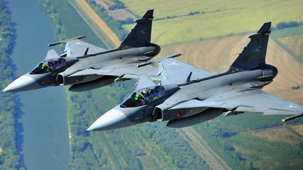 Военен експерт: Летците искат "Грипен", политиците Ф-16