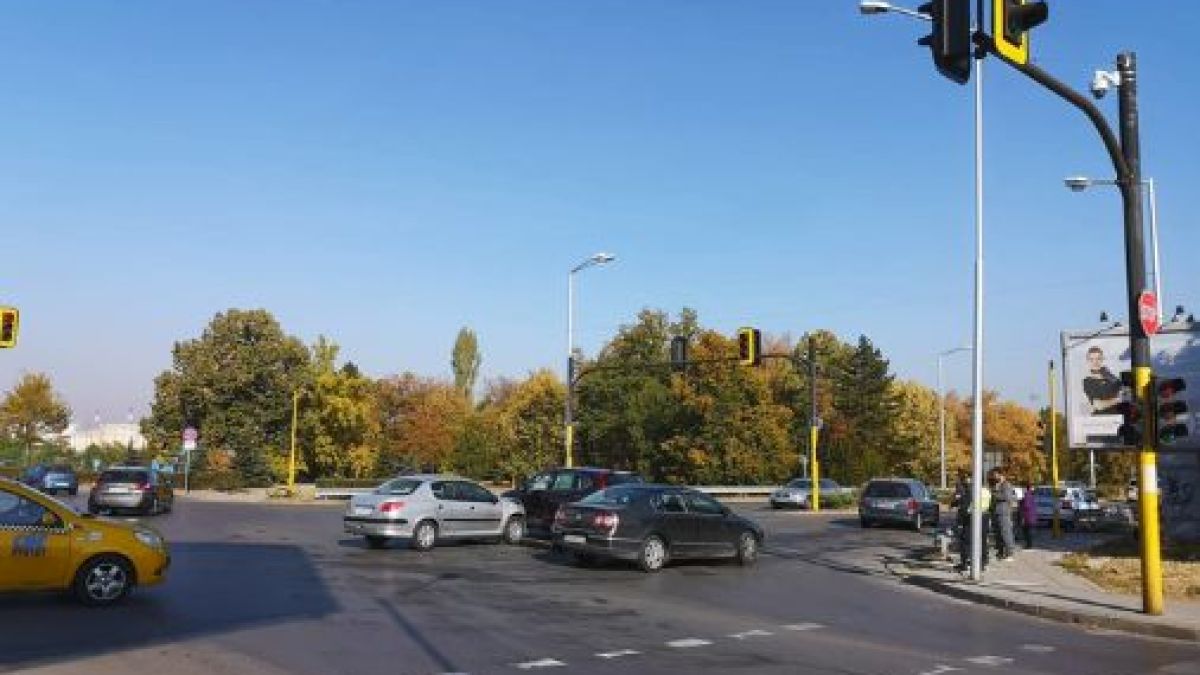 Автомеле край Летище София (СНИМКИ)