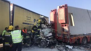 Сърбия не помни такава катастрофа с много загинали, десетки ранени и над 30 автомобила на магистралата Белград-Ниш! (СНИМКИ/ВИДЕО 18+)