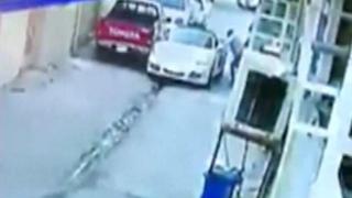 Шокиращи КАДРИ от убийството на „Мис Багдад“! Стрелецът гърми по Поршето, а после… 