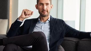 Невероятният живот на бившия шеф на Instagram