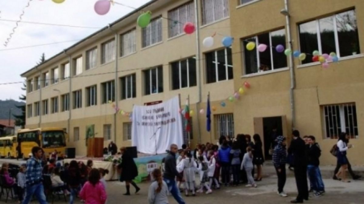 Мистерията се заплита: Изчезналата в Пиринско 7-класничка изпрати писмо на най-добрата си приятелка, в него споделя...