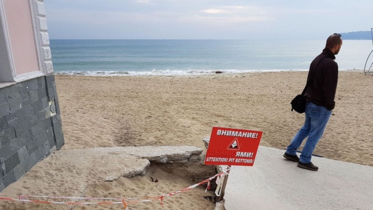 Означиха по необичаен начин пропаднал кей във Варна (СНИМКИ)
