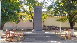 Ето как жителите на турските села Просеник и Ръжица се грижат за българските паметници (СНИМКИ)