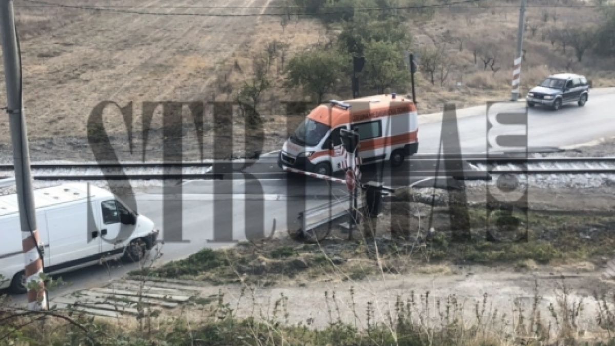 СНИМКИ показват кървавия ужас край Бело поле, движението на влакове по отсечката е спряно!