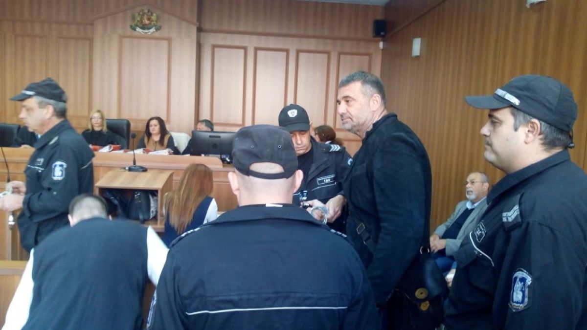 БЛИЦ TV: Делото срещу пловдивския бизнесмен Райфъла с кървища и поръчки, Весо Тъпото култов в съда