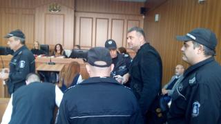 БЛИЦ TV: Делото срещу пловдивския бизнесмен Райфъла с кървища и поръчки, Весо Тъпото култов в съда