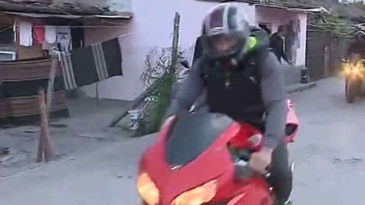 Моторист от Русе разказа как въоръжени цигани не го пуснали да влезе в ромската махала, но бил привикан в полицията 