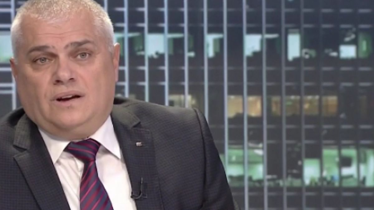 Валентин Радев: Оправдавам премиера, че удари по масата
