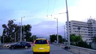 Безразсъдна шофьорка изправи косите на пловдивчани с тази откачена и много опасна маневра (ВИДЕО)