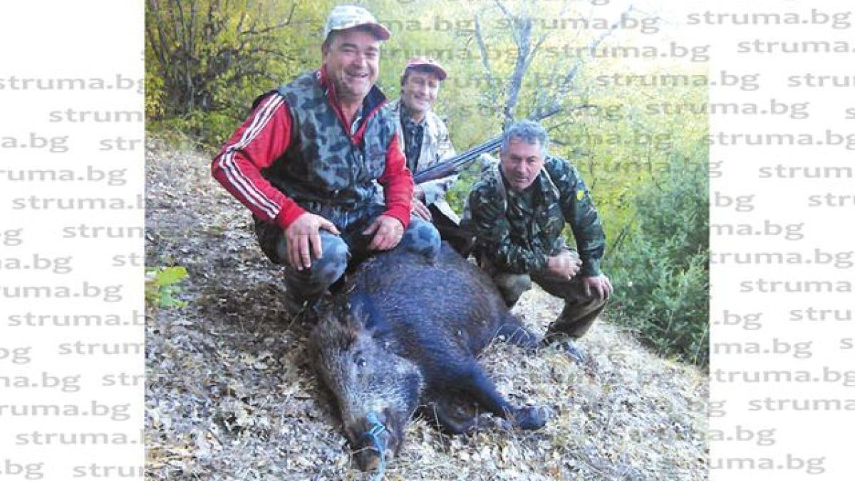 Красивата селска кметица Мими награби пушка и разказа интересна легенда (СНИМКИ)