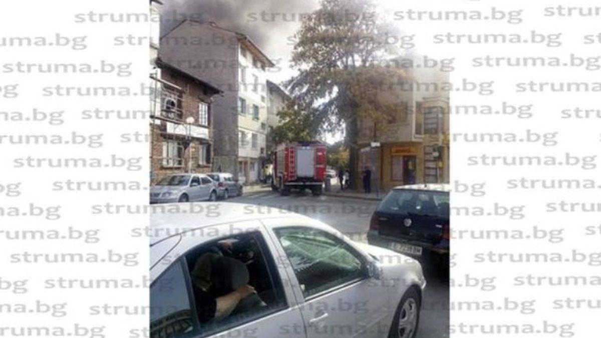 Черни кълба дим се издигат над центъра на Благоевград, ето какво се случва (СНИМКА)