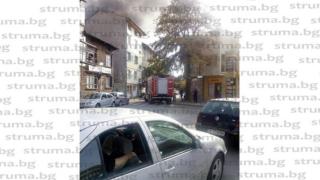 Черни кълба дим се издигат над центъра на Благоевград, ето какво се случва (СНИМКА)