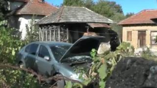 Само в БЛИЦ! Млада дама изтърва колата, влетя в частен имот и...