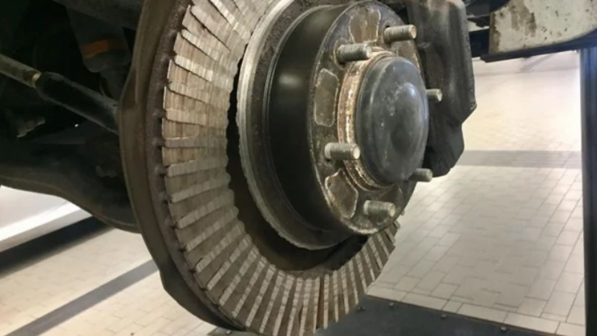 Кошмарите от автосервизите оживяват в СНИМКИ