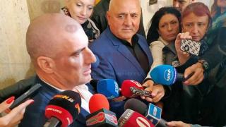 Посрещнаха като герои Михаил Цонков и граничните полицаи (ВИДЕО)