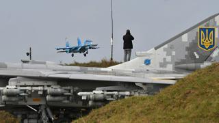 Украински Су-27 победи F-15C Eagle от Националната гвардия на САЩ (ВИДЕО)
