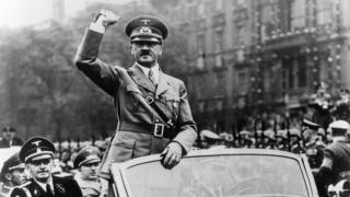Разсекретиха шокиращ доклад на ЦРУ за извратените сексуалните отклонения на Хитлер! 
