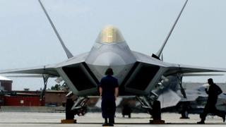 War is Boring: Ураганът "Майкъл" унищожи 17 изтребителя F-22 