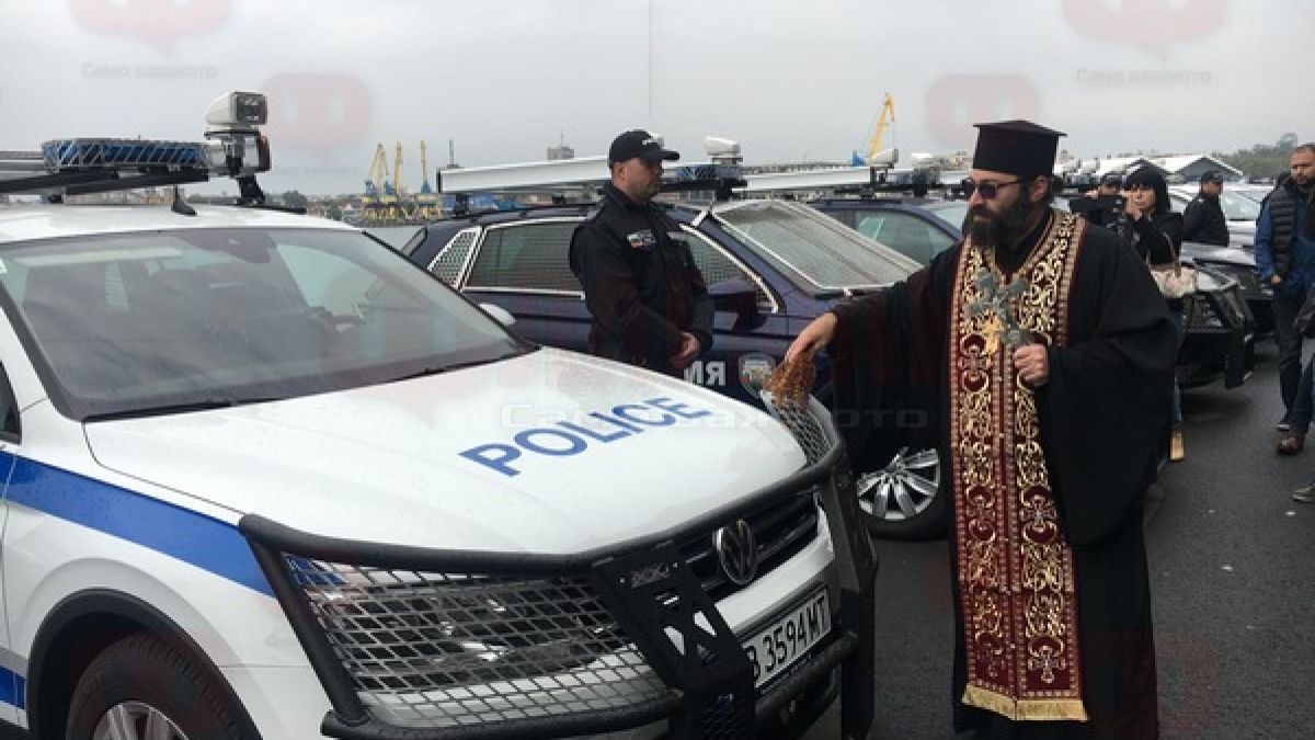 Престъпниците нямат шанс! 73 нови супер патрулки вече ще пазят Бургас (СНИМКИ)