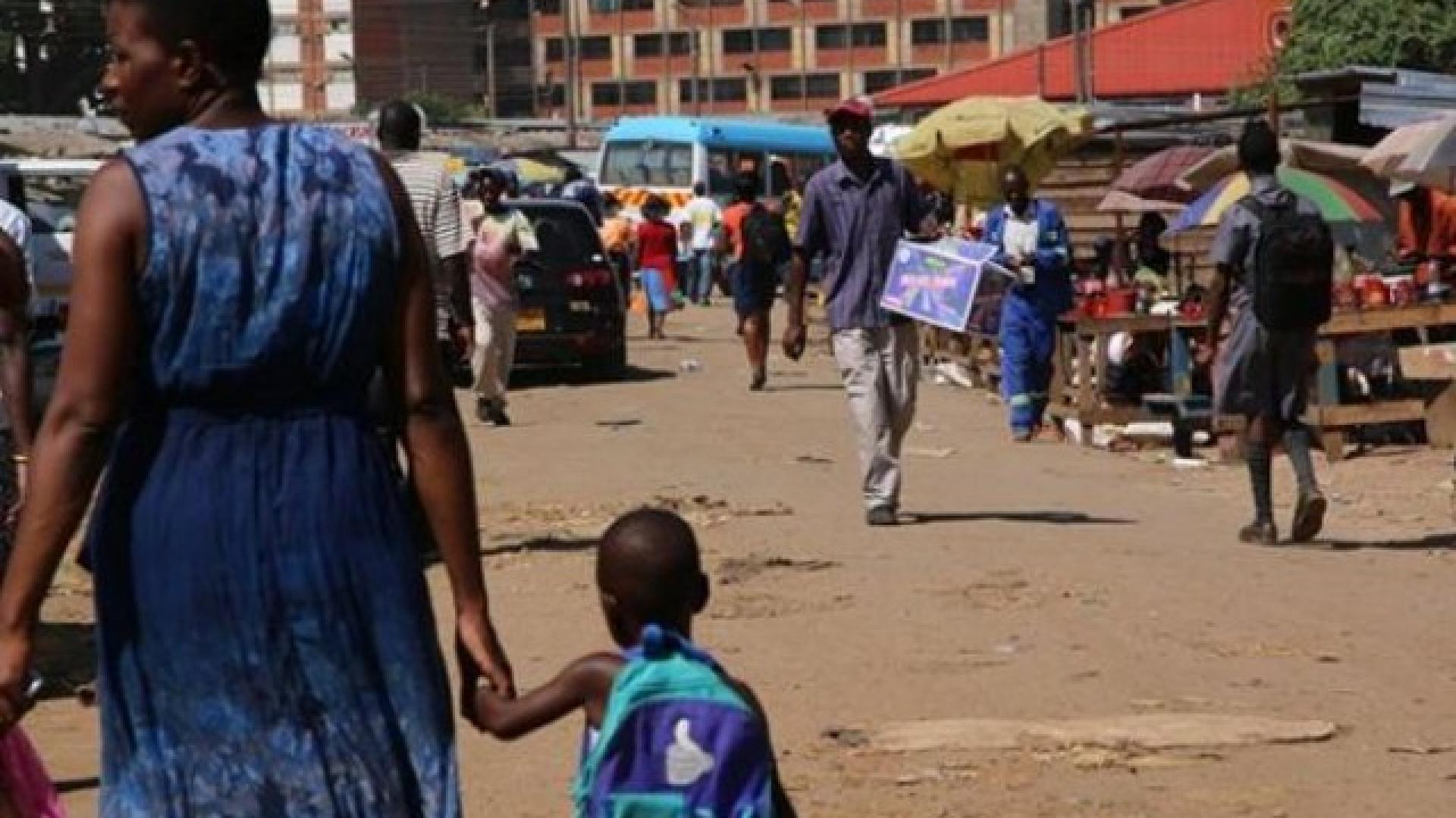 Пълен крах! Зимбабве: Няма кеш, няма хляб, няма бензин