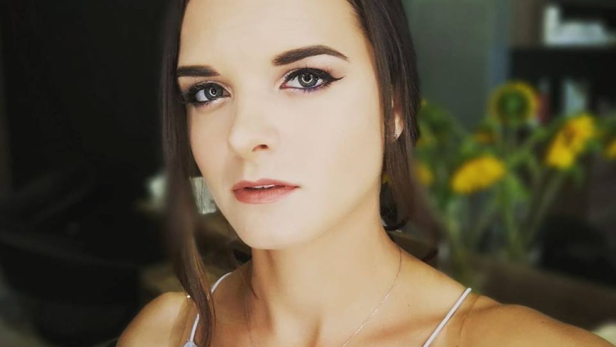 Само в БЛИЦ: Красива учителка от столично школо показа СНИМКА, която остави без думи цялата мрежа!