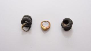 Уникално! Златни накити на 5000 години открити в гроба на девойка в местността "Силихляр" до Приморско