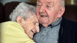 Майка на 98 постъпи в старчески дом при сина си, за да се грижи за него