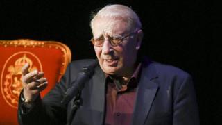 Поставиха стент на Славчо Пеев