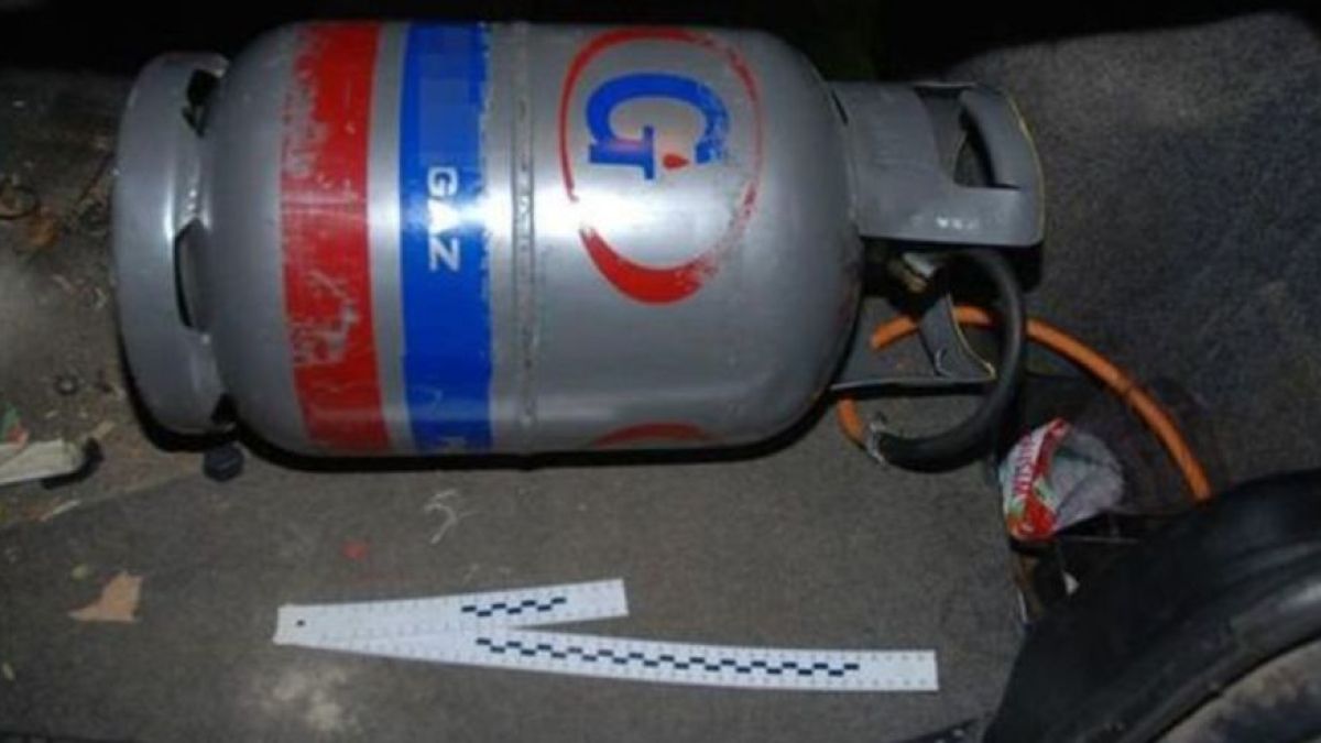Поляк реши да зареди автомобила си от домашна газова бутилка и...