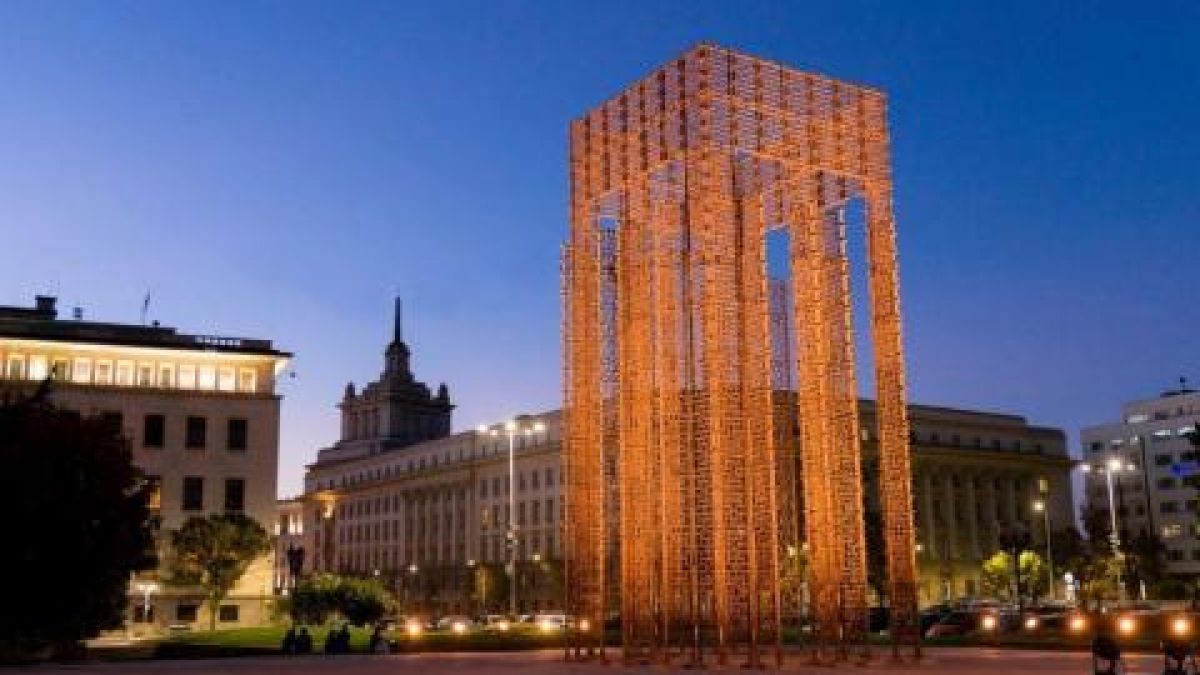 Откриват „Бронзовата къща” в центъра на София (СНИМКИ)