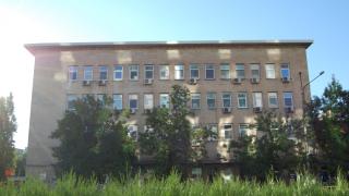 Апаши нахлуха в поликлиника през прозореца и направиха голяма беля