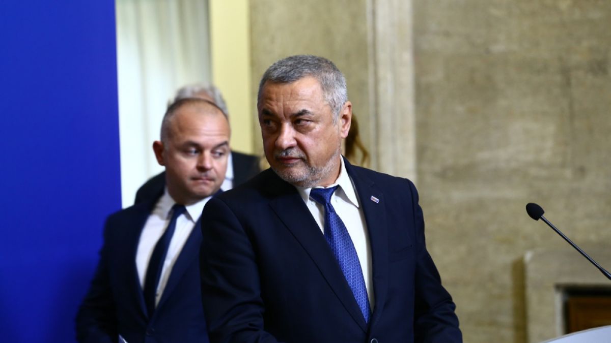 Протестът срещу Симеонов блокира бул. "Дондуков" и "Цар Освободител"!