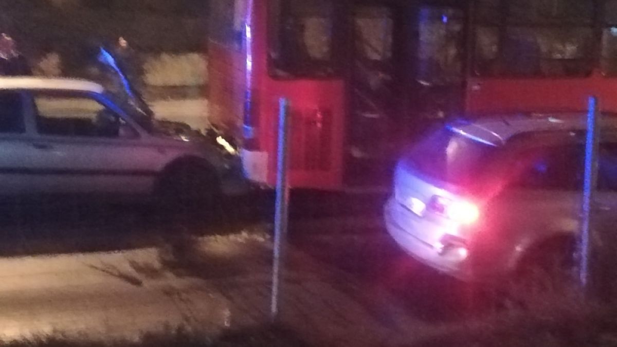 Появиха се първи СНИМКИ от катастрофата с автобус в София