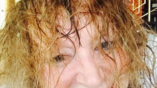 Смелата Алла Пугачова свали перуката, изми грима и шокира феновете си с тези СНИМКИ