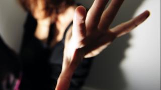 Наско от "Хаджи Димитър" започна да налага Хенриета по главата и стана голяма беля