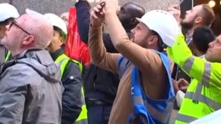 Френският Спайдърмен изкачи необезопасен 230-метровата сграда в Лондон (ВИДЕО)