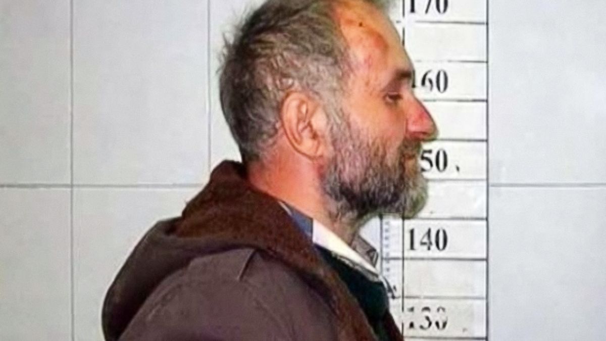 Най-зловещата история, която сте чели! Мъж изрови телата на 26 момиченца и ги накара да казват "мама" (СНИМКИ 18+)