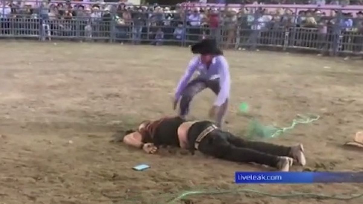 Смразяващо ВИДЕО 18+! Пиян мъж реши да си направи селфи с бик, но това, което последва...